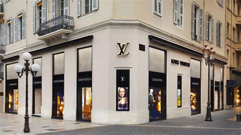 Salaires pour Commerce et vente chez Louis Vuitton, France.